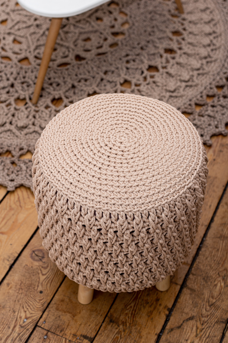 Round White Knit Table Mat